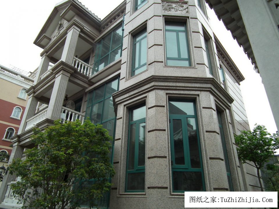 別墅該采用鋁合金窗還是玻璃幕墻？