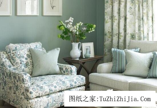 沙發(fā)與窗戶風(fēng)景對(duì)沖