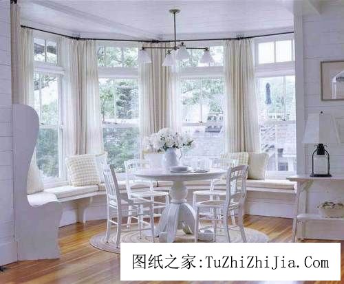 客廳沙發(fā)擺放也有財位 財氣旺盛完全擋不住