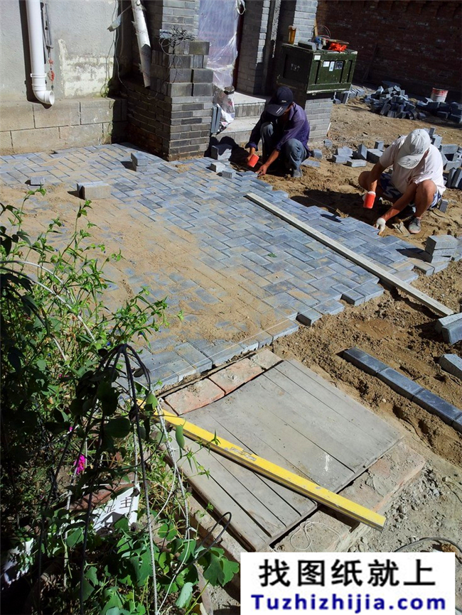 土豪金總的自建花園中式別墅直播。