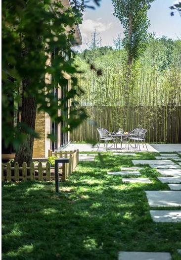 老同學(xué)請(qǐng)我們?nèi)オ?dú)棟小別墅房屋聚會(huì)，怎么感覺(jué)他是在炫富？