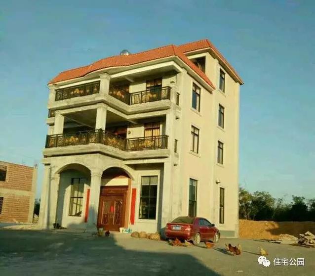 網(wǎng)友曬農(nóng)村別墅房屋建筑，3層半、30萬？