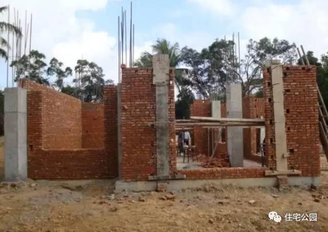 曬曬老爸為我準備的婚房，30萬建的別墅房屋怎么樣？