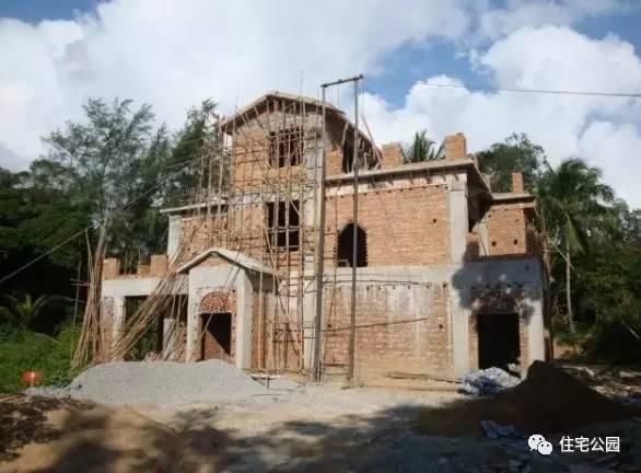 曬曬老爸為我準備的婚房，30萬建的別墅房屋怎么樣？