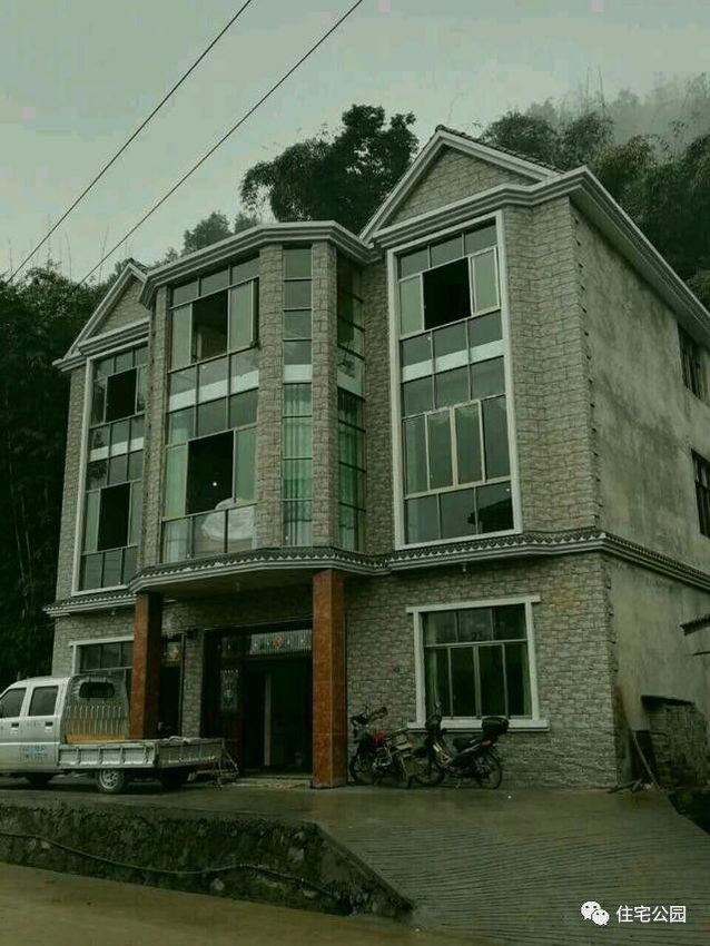 實拍13X9米農(nóng)村別墅，弧形采光窗、有堂屋