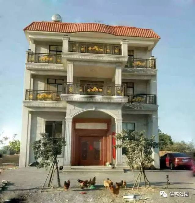 農(nóng)村網(wǎng)友曬別墅，3層半、30萬？
