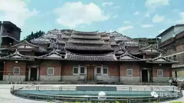 各省網(wǎng)友曬民居，10省特色別墅，哪省得第一？