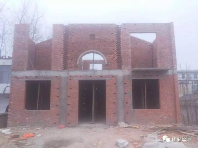 80后小伙千里歸家建新房，力求完美換掉施工隊，只是為了面子？