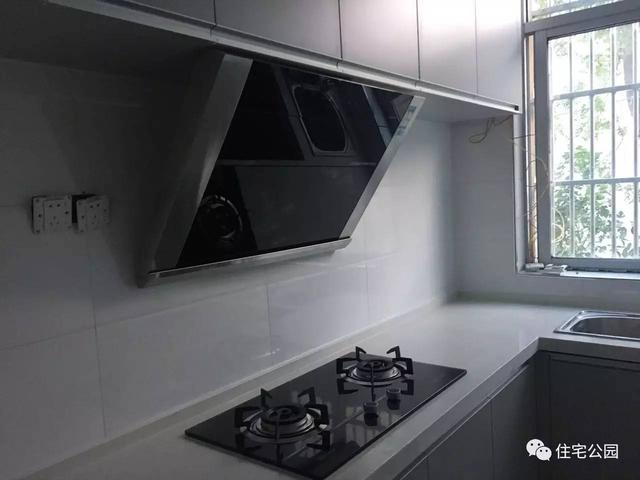 80后小伙千里歸家建新房，力求完美換掉施工隊，只是為了面子？