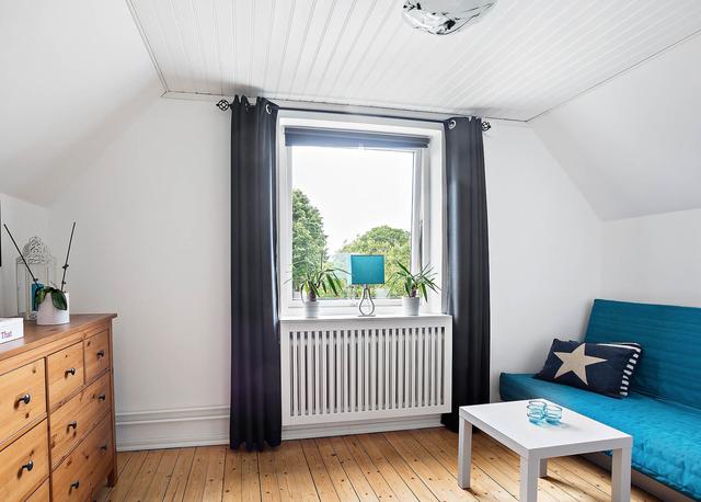 二畝院子建小房，木頭蓋房紅磚裝修，房主咋想的？