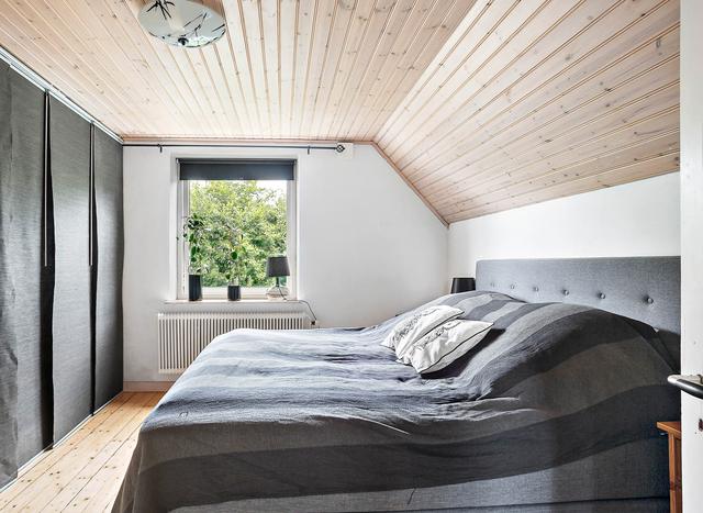 二畝院子建小房，木頭蓋房紅磚裝修，房主咋想的？