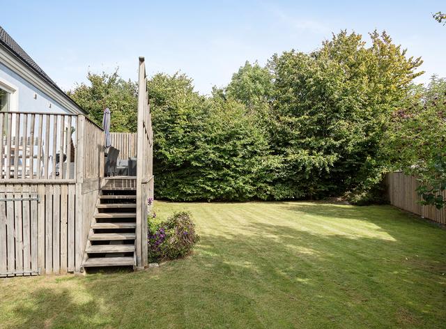 二畝院子建小房，木頭蓋房紅磚裝修，房主咋想的？