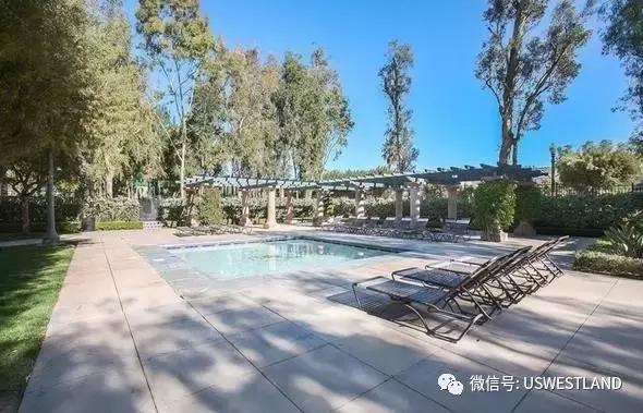 洛杉磯爾灣房源：獨(dú)棟別墅 宜居城市 滿分學(xué)區(qū) 著名社區(qū)99萬(wàn)！