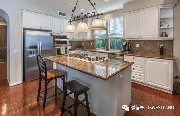 洛杉磯爾灣房源：獨(dú)棟別墅 宜居城市 滿分學(xué)區(qū) 著名社區(qū)99萬(wàn)！