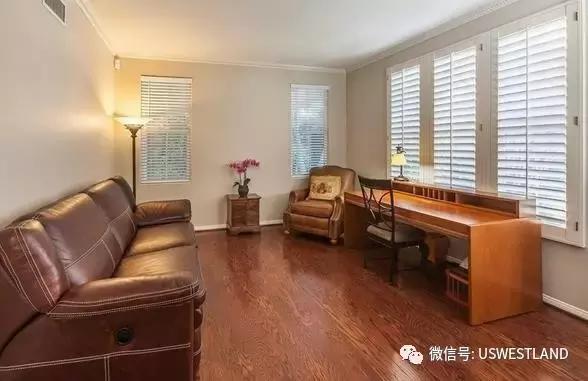 洛杉磯爾灣房源：獨(dú)棟別墅 宜居城市 滿分學(xué)區(qū) 著名社區(qū)99萬(wàn)！