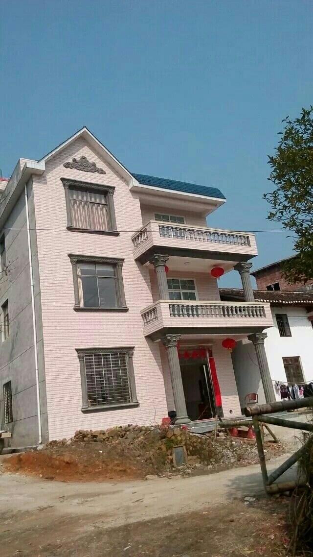 價(jià)值幾十萬的別墅就這樣空空的，你能看出背后的心酸嗎？