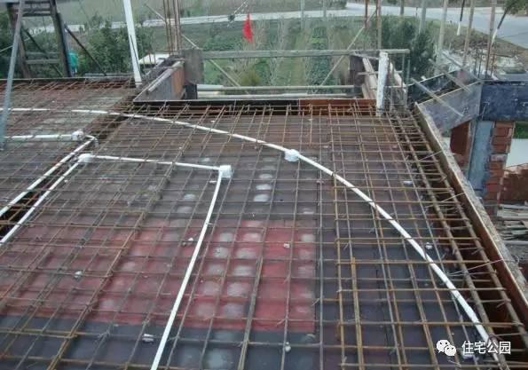 老王照著網(wǎng)上的圖紙建別墅，結(jié)果建完后比畫還好看！