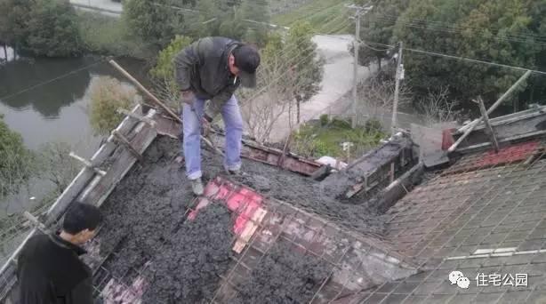 老王照著網(wǎng)上的圖紙建別墅，結(jié)果建完后比畫還好看！