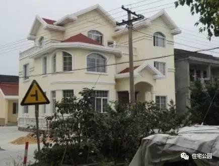 老王照著網(wǎng)上的圖紙建別墅，結(jié)果建完后比畫還好看！