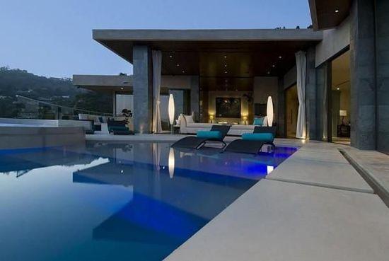 世界首富的豪宅有多奢華？每年的財(cái)產(chǎn)稅夠在中國(guó)任何地方買別墅！