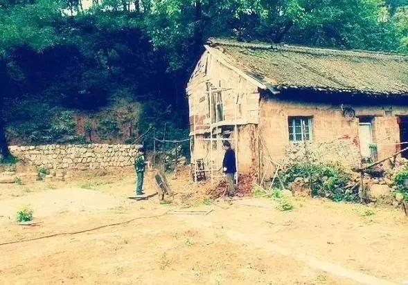 城市房?jī)r(jià)太貴，農(nóng)村小伙子把錢(qián)拿回鄉(xiāng)下蓋了一棟別墅！