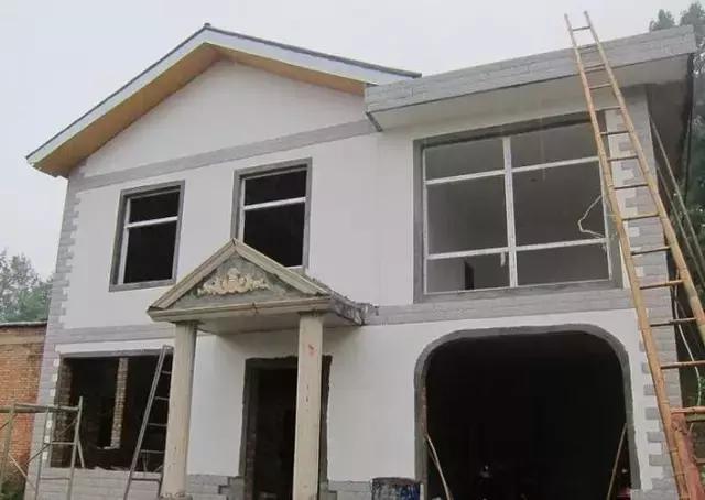 城市房?jī)r(jià)太貴，農(nóng)村小伙子把錢(qián)拿回鄉(xiāng)下蓋了一棟別墅！