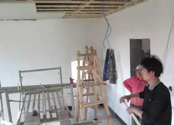 城市房?jī)r(jià)太貴，農(nóng)村小伙子把錢(qián)拿回鄉(xiāng)下蓋了一棟別墅！