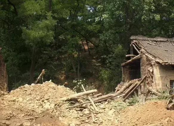 城市房?jī)r(jià)太貴，農(nóng)村小伙子把錢(qián)拿回鄉(xiāng)下蓋了一棟別墅！