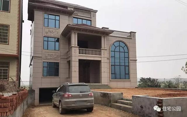 房子80萬，基礎(chǔ)15萬，跨渠建別墅就是這么任性！