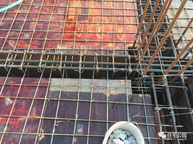 房子80萬，基礎(chǔ)15萬，跨渠建別墅就是這么任性！