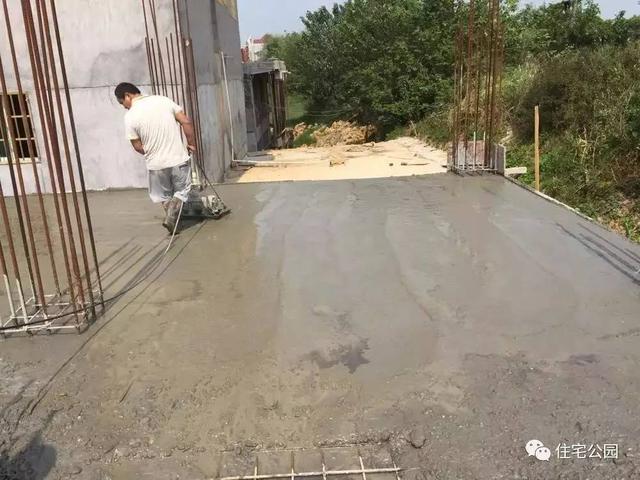 房子80萬，基礎(chǔ)15萬，跨渠建別墅就是這么任性！