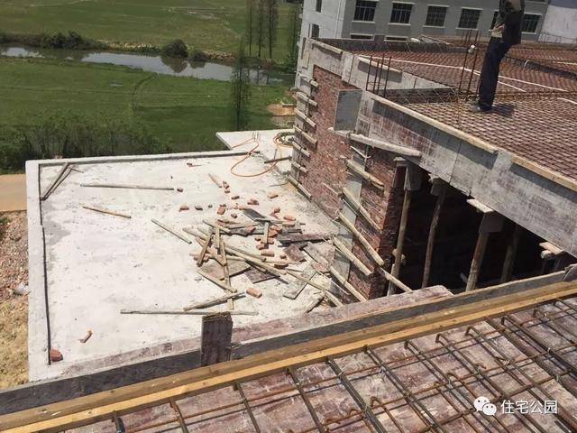 房子80萬，基礎(chǔ)15萬，跨渠建別墅就是這么任性！