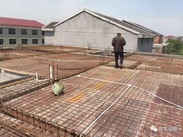 房子80萬，基礎(chǔ)15萬，跨渠建別墅就是這么任性！