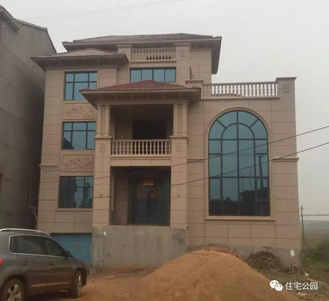 房子80萬，基礎(chǔ)15萬，跨渠建別墅就是這么任性！