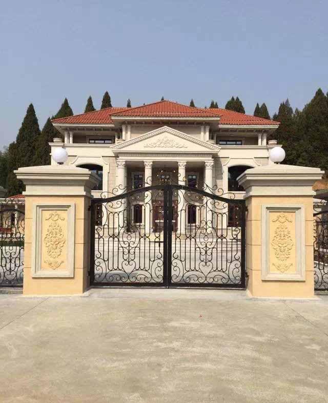 別墅配上歐式構(gòu)件檔次就高了, 沒幾百萬下不來！