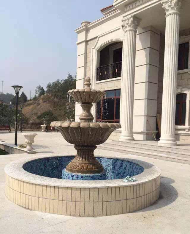 別墅配上歐式構(gòu)件檔次就高了, 沒幾百萬下不來！