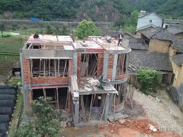 80后小伙30萬為父母建房養(yǎng)老，一不小心引潮流