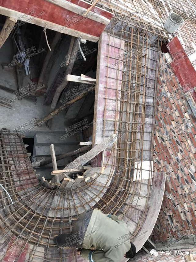 自從蓋了這套歐式別墅設計，親戚鄰居來的就勤了！