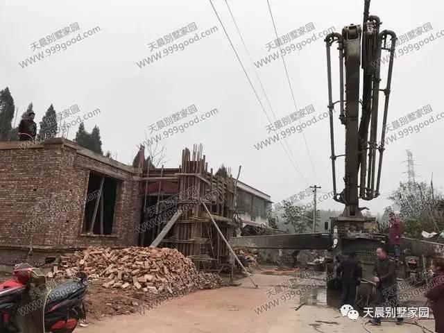 自從蓋了這套歐式別墅設計，親戚鄰居來的就勤了！