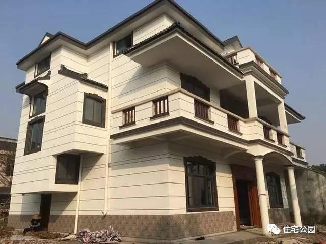 不顧家人阻攔硬是拆掉老宅，自建美式別墅，所有人都羨慕不已！