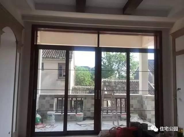 不顧家人阻攔硬是拆掉老宅，自建美式別墅，所有人都羨慕不已！