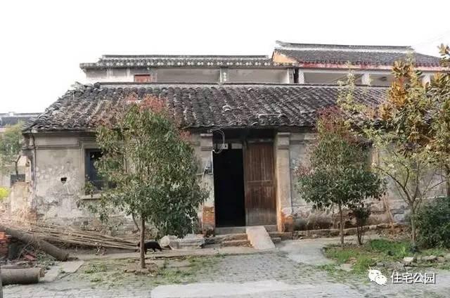 不顧家人阻攔硬是拆掉老宅，自建美式別墅，所有人都羨慕不已！