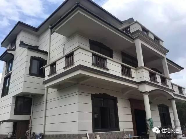 不顧家人阻攔硬是拆掉老宅，自建美式別墅，所有人都羨慕不已！