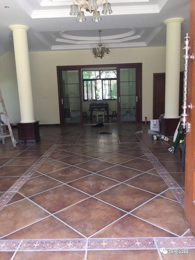 不顧家人阻攔硬是拆掉老宅，自建美式別墅，所有人都羨慕不已！