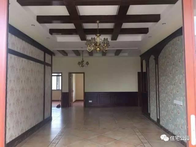 不顧家人阻攔硬是拆掉老宅，自建美式別墅，所有人都羨慕不已！