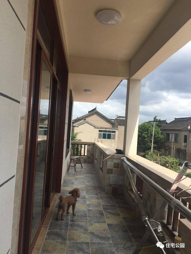 不顧家人阻攔硬是拆掉老宅，自建美式別墅，所有人都羨慕不已！