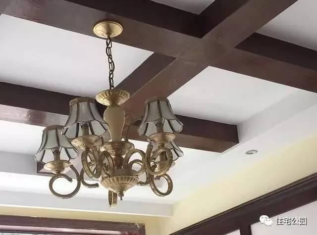 不顧家人阻攔硬是拆掉老宅，自建美式別墅，所有人都羨慕不已！