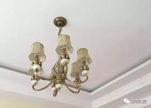 不顧家人阻攔硬是拆掉老宅，自建美式別墅，所有人都羨慕不已！