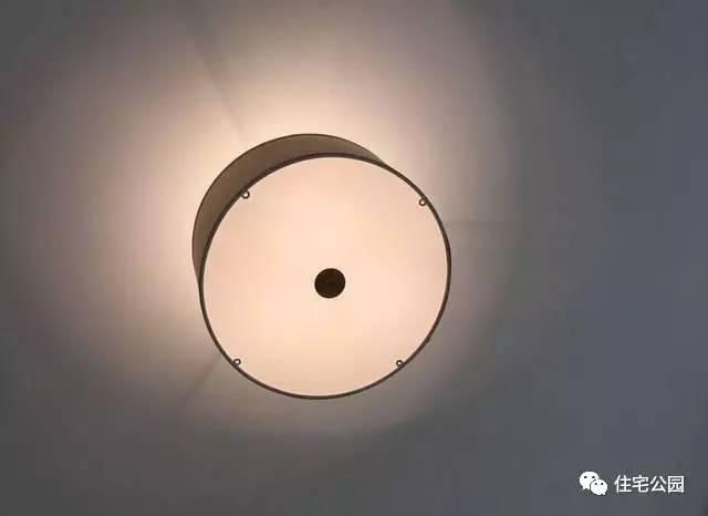 不顧家人阻攔硬是拆掉老宅，自建美式別墅，所有人都羨慕不已！