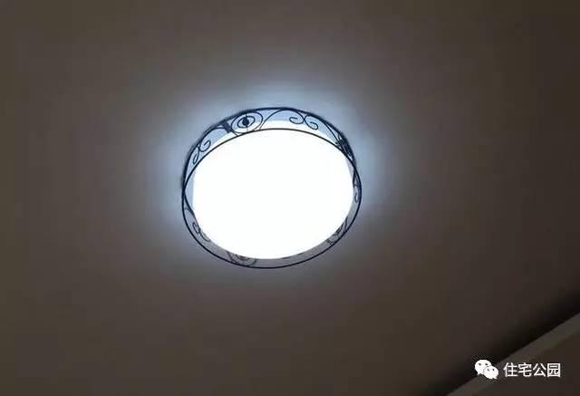 不顧家人阻攔硬是拆掉老宅，自建美式別墅，所有人都羨慕不已！